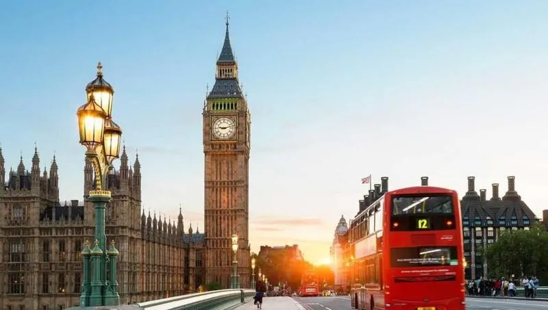 Thưởng ngoạn Đồng hồ Big Ben, công trình trầm lắng bên dòng sông Thames