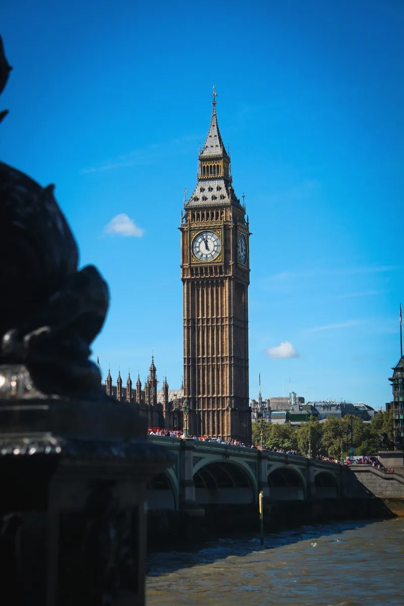 Thưởng ngoạn Đồng hồ Big Ben, công trình trầm lắng bên dòng sông Thames