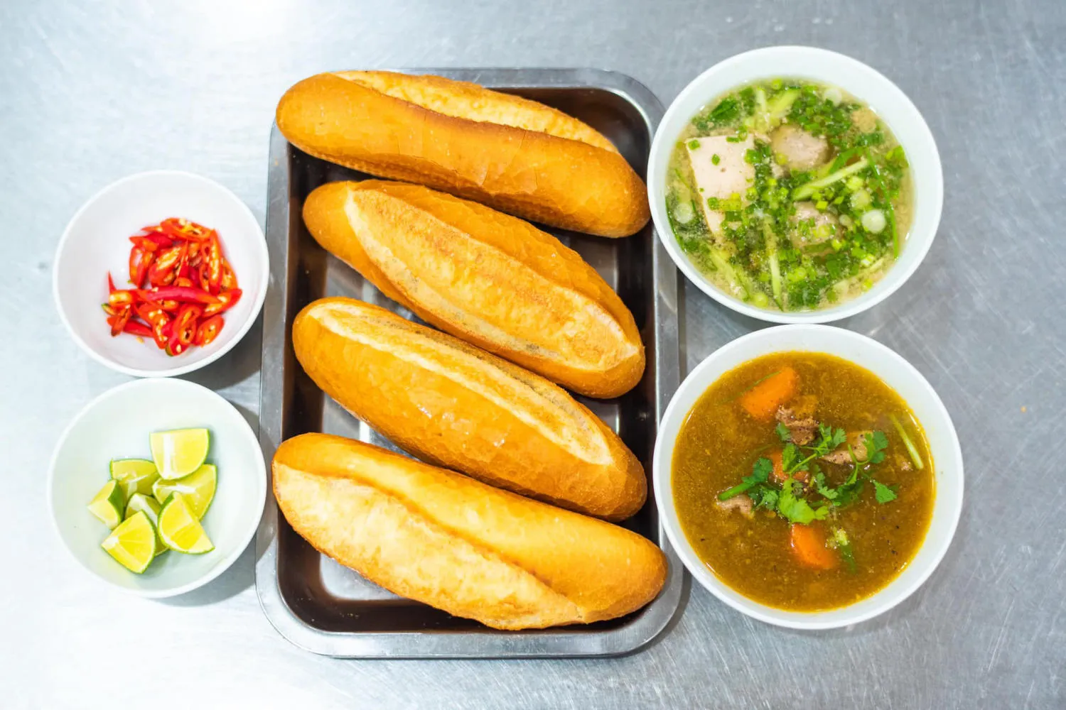 Thưởng thức Bánh mì Lệ bình dân giữa lòng phố núi Gia Lai