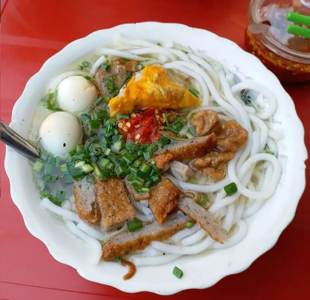 Thưởng thức hương vị bánh canh chả cá Phan Thiết siêu hấp dẫn