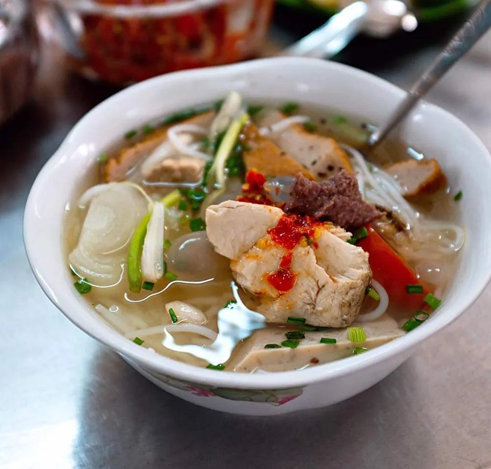 Thưởng thức hương vị bánh canh chả cá Phan Thiết siêu hấp dẫn