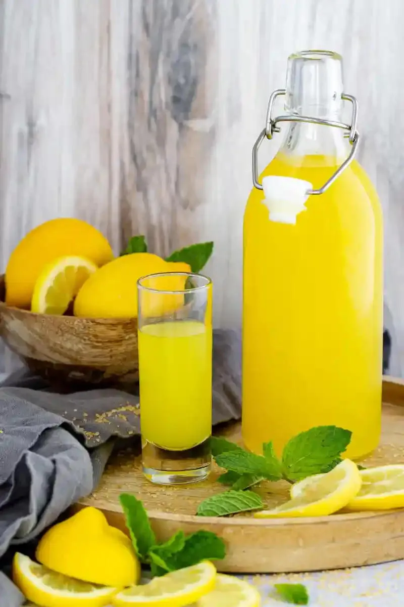 Thường thức rượu Limoncello thơm ngon đến từ nước Ý