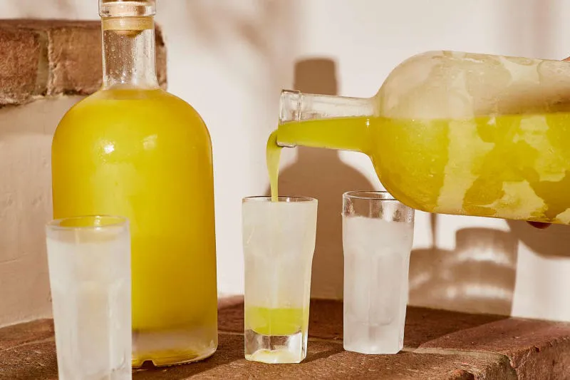 Thường thức rượu Limoncello thơm ngon đến từ nước Ý