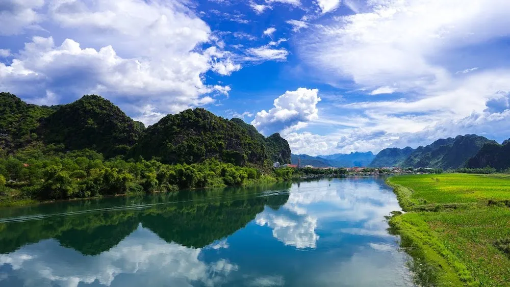 Tìm về sông Gianh Quảng Bình khám phá vẻ đẹp huyền thoại theo thời gian