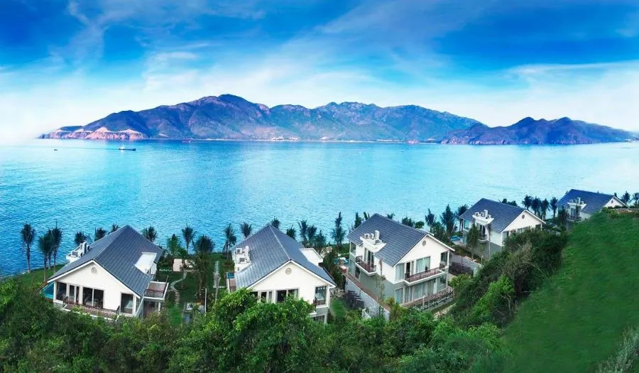 Top 10 resort Nha Trang gần biển đẹp tiện nghi khỏi chê