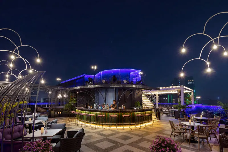 Top 10 Rooftop bar Hanoi sở hữu view săn ảnh cực chất