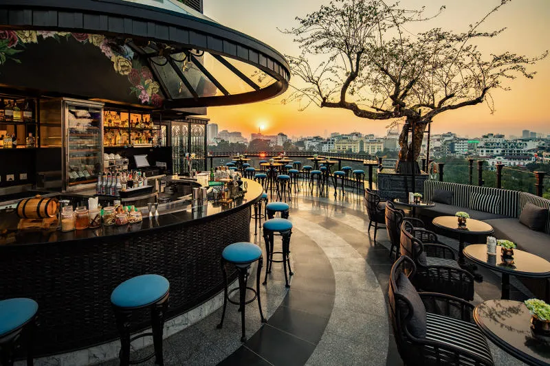 Top 10 Rooftop bar Hanoi sở hữu view săn ảnh cực chất