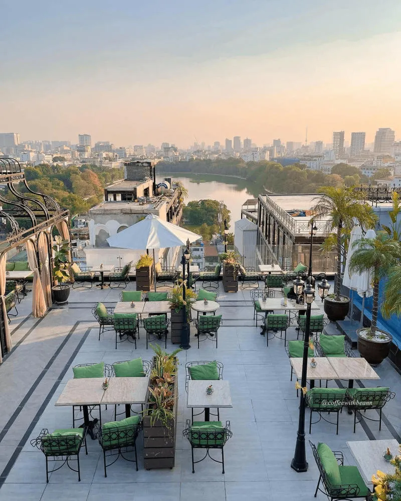 Top 10 Rooftop bar Hanoi sở hữu view săn ảnh cực chất