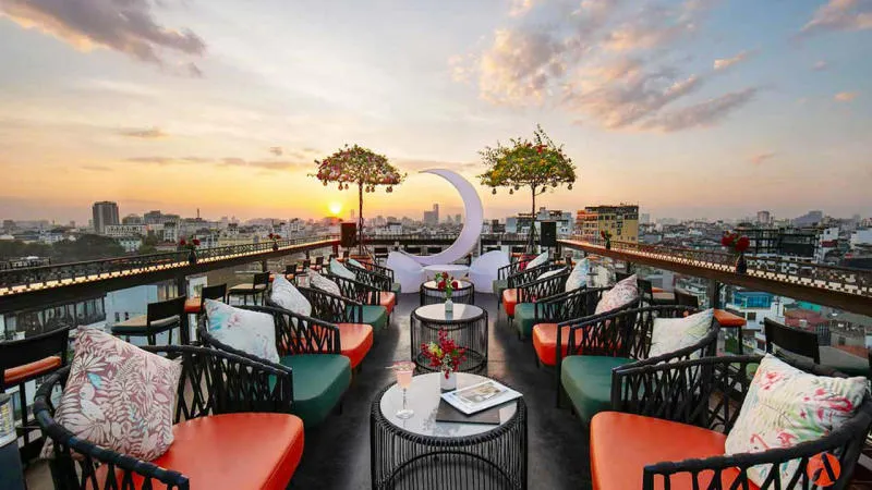 Top 10 Rooftop bar Hanoi sở hữu view săn ảnh cực chất