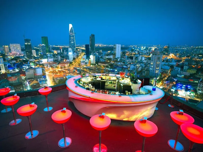 Top 15 quán rooftop Quận 1 cực chill với view bao đẹp