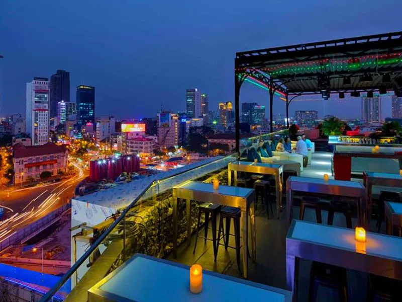 Top 15 quán rooftop Quận 1 cực chill với view bao đẹp