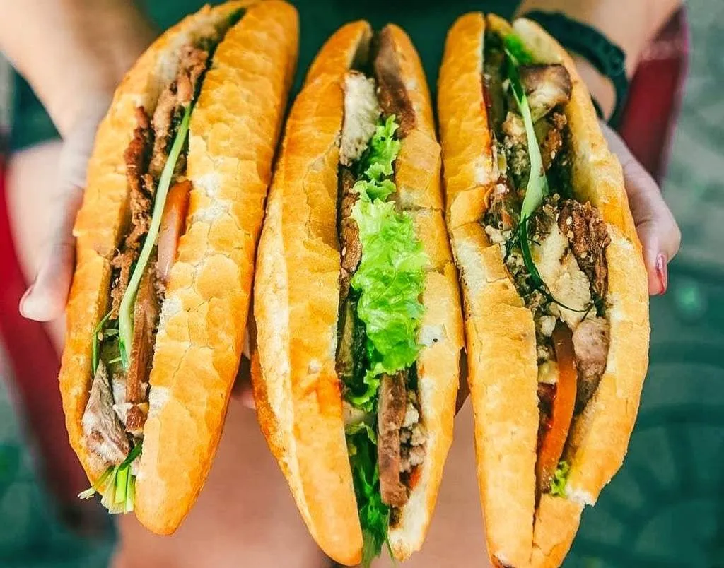 Top 8 địa chỉ bánh mì đêm thơm ngon nức tiếng mà bạn không thể bỏ lỡ