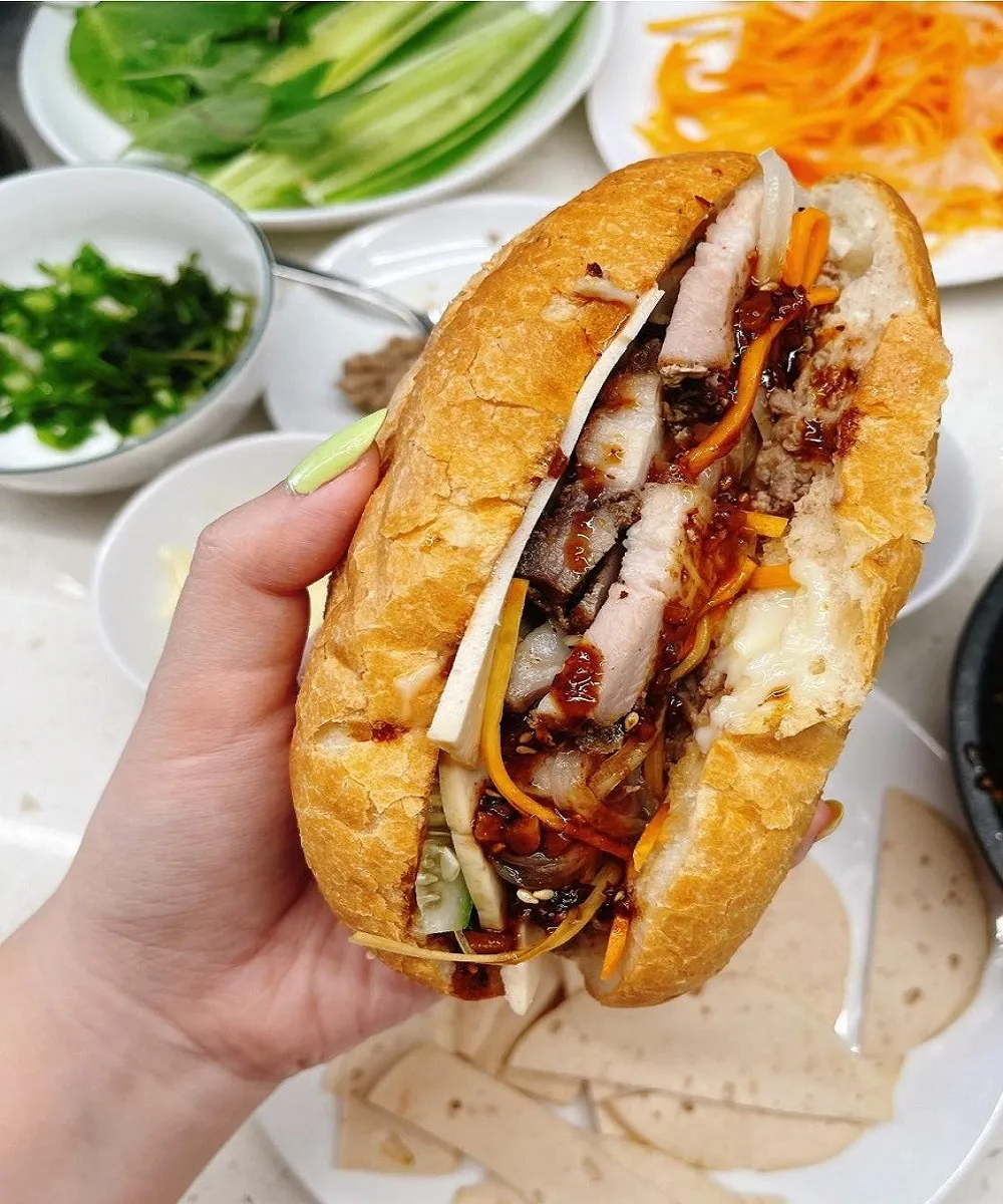 Top 8 địa chỉ bánh mì đêm thơm ngon nức tiếng mà bạn không thể bỏ lỡ