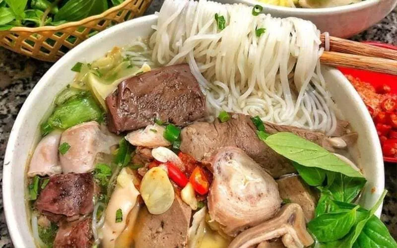 Top những quán bún lòng Hà Nội với hương vị ngon nhất thủ đô