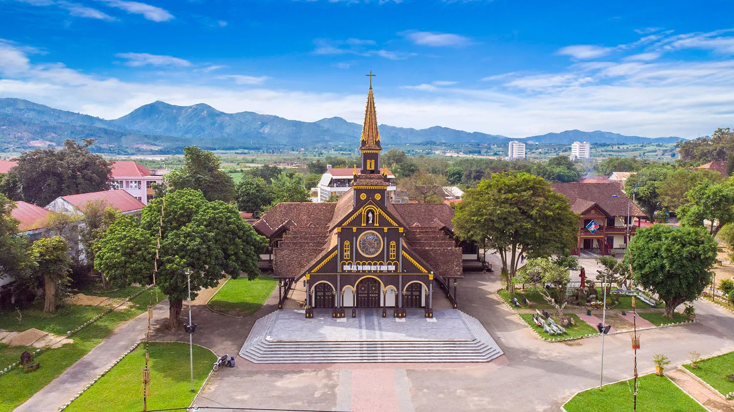 Tour Hà Nội – Gia Lai – Kon Tum – Biển Hồ 4N3D siêu hấp dẫn