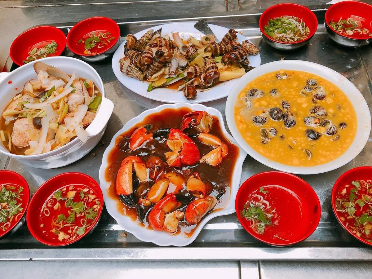 Trải nghiệm ẩm thực đất Cảng với Food tour Hải Phòng trong 1 ngày