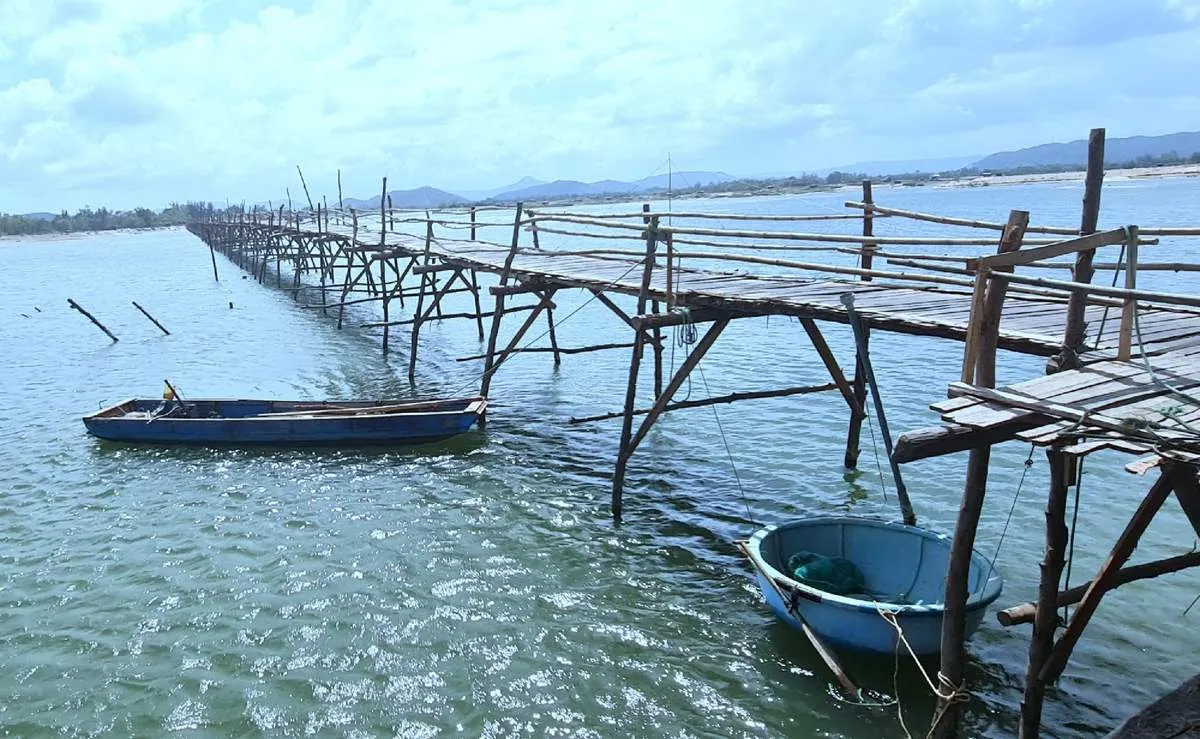 Trải nghiệm cảm giác mộc mạc với cây cầu gỗ dài nhất Việt Nam ở Phú Yên