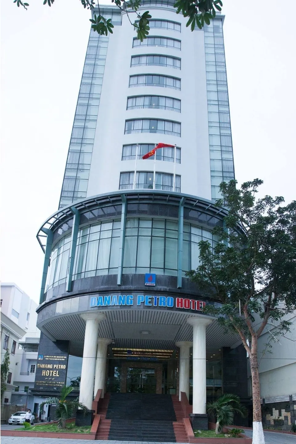 Trải nghiệm Danang Petro Hotel với không gian chuẩn 3 sao bên bờ biển xanh