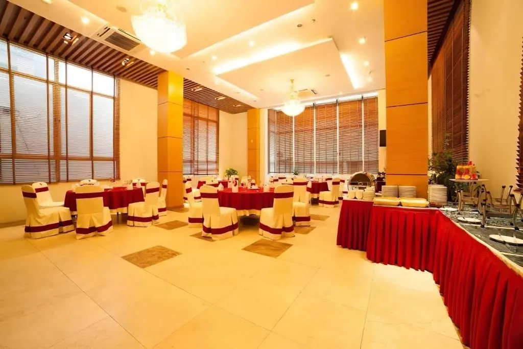 Trải nghiệm Danang Petro Hotel với không gian chuẩn 3 sao bên bờ biển xanh