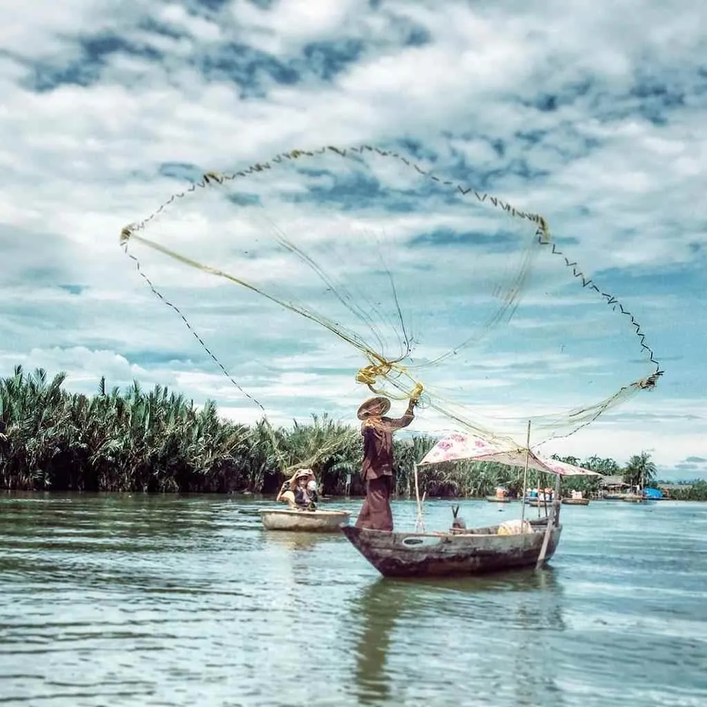 Trải nghiệm đi thuyền trên sông Thu Bồn siêu thú vị