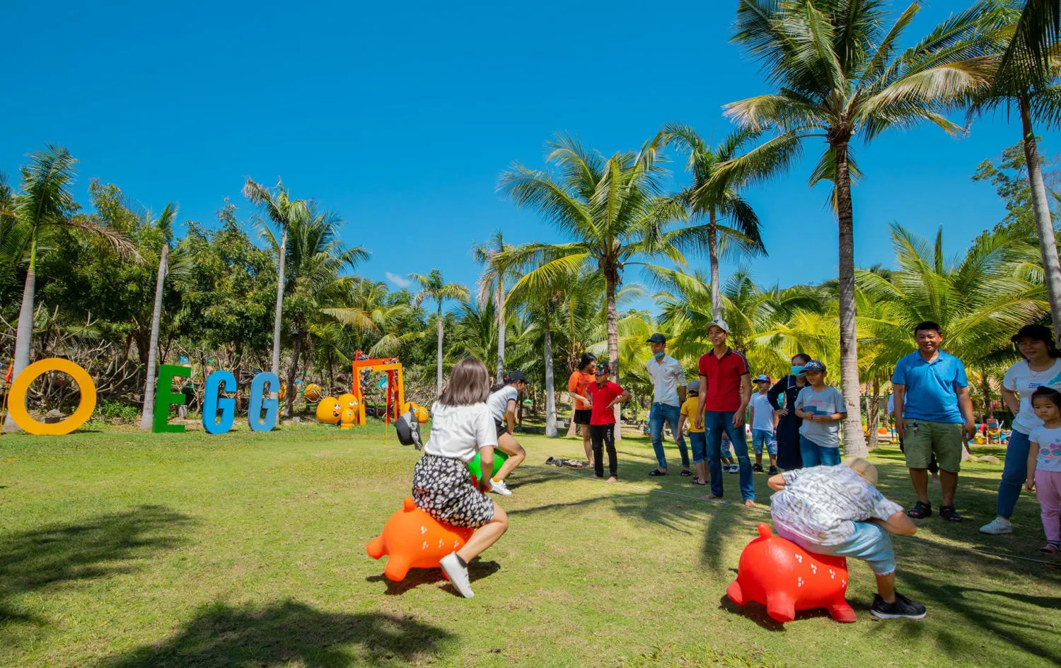 Trải nghiệm ngâm bùn nóng tại khu du lịch Trăm Trứng Nha Trang