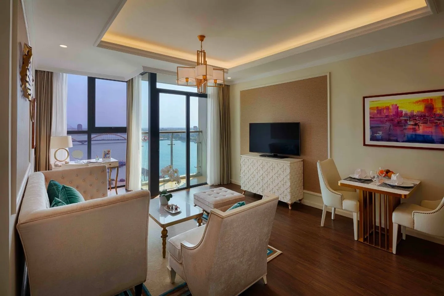 Trải nghiệm Vinpearl Condotel Riverfront Da Nang phồn hoa bên dòng sông Hàn