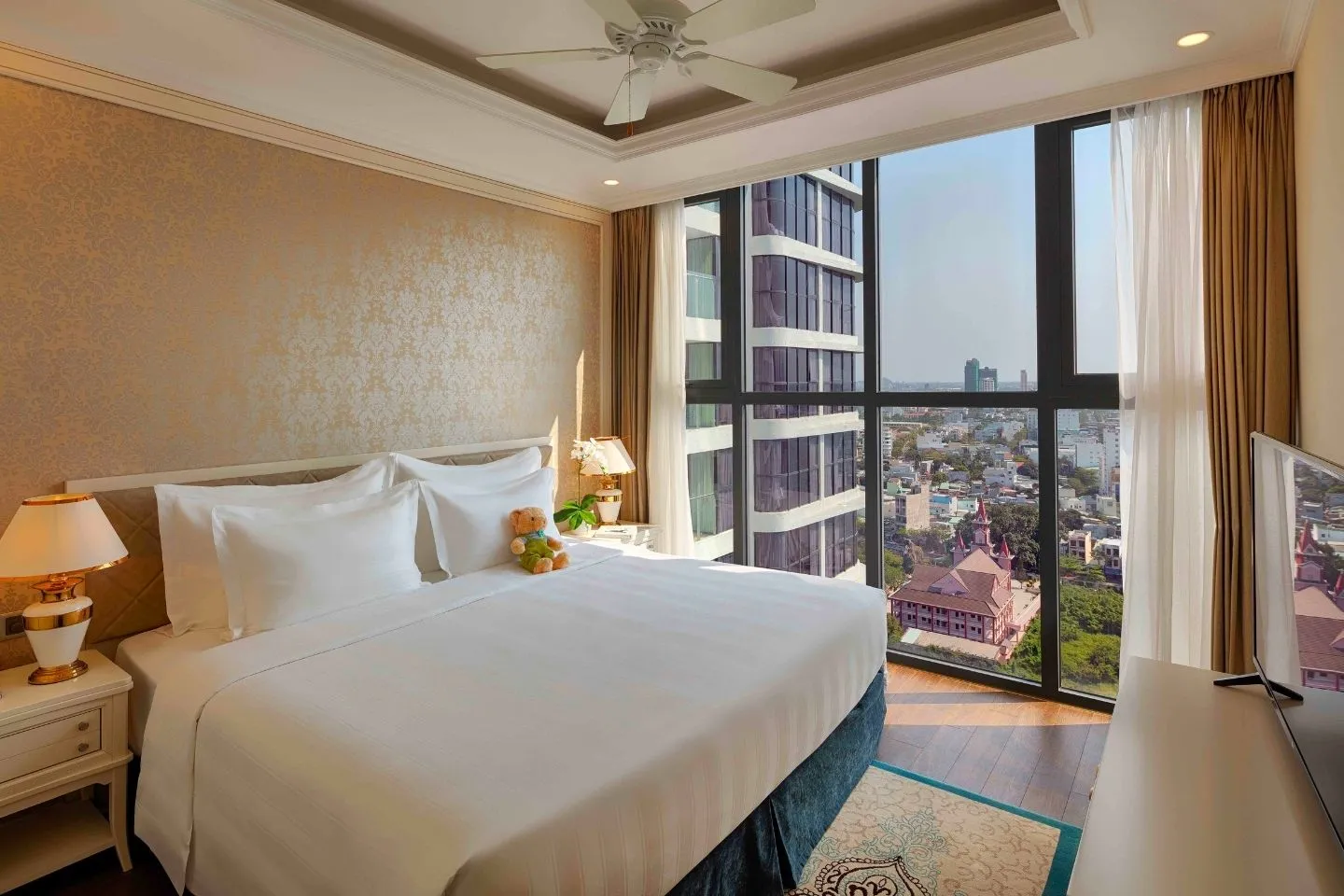 Trải nghiệm Vinpearl Condotel Riverfront Da Nang phồn hoa bên dòng sông Hàn