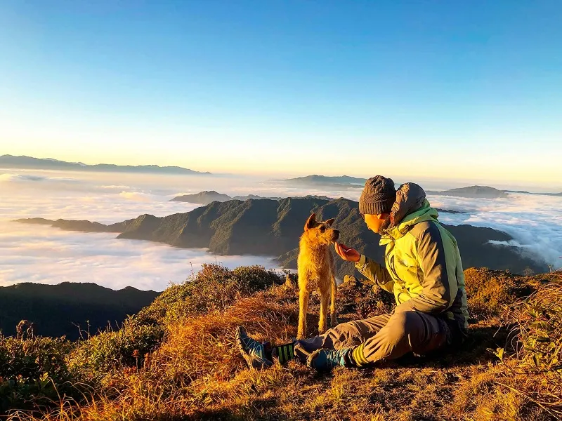 Trekking 12 đỉnh núi cao nhất Việt Nam ngắm trọn non nước đất trời