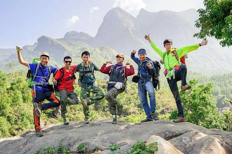 Trekking 12 đỉnh núi cao nhất Việt Nam ngắm trọn non nước đất trời