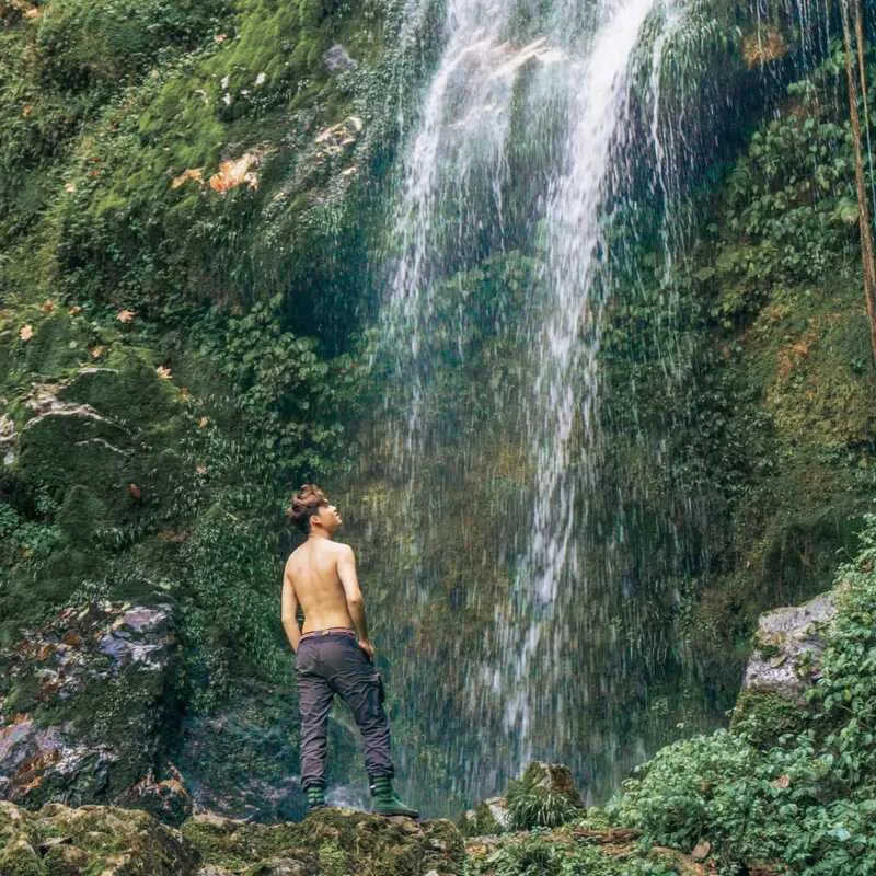 Trekking Lùng Cúng Yên Bái, điểm đến ấn tượng giữa rừng già