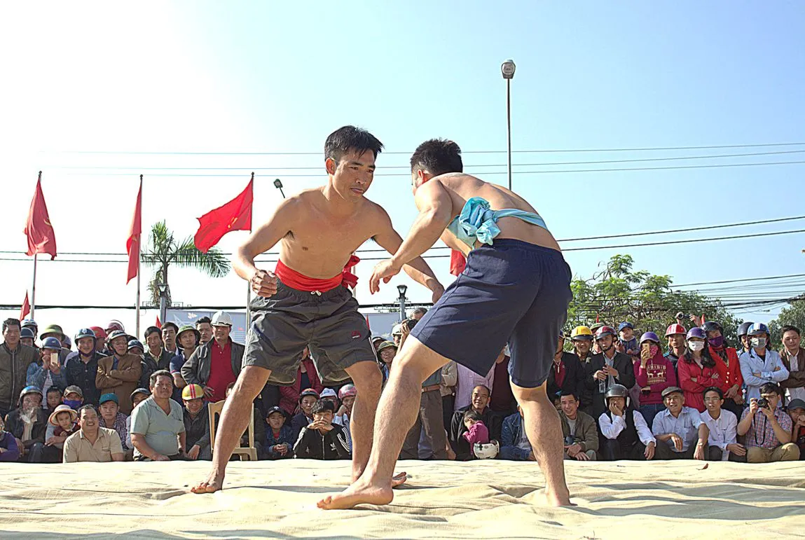 Tưng bừng Hội vật truyền thống đầu xuân Quảng Bình