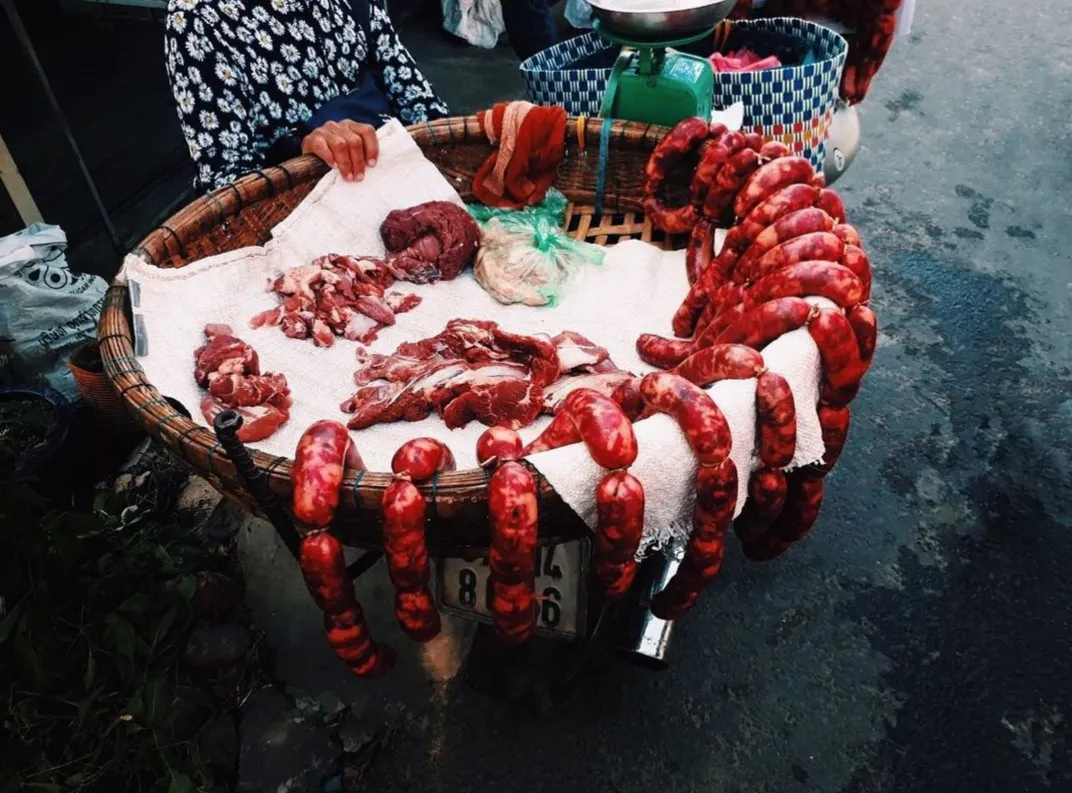 Tung lò mò (Lạp xưởng bò), thử ngay món ăn đặc sản người Chăm