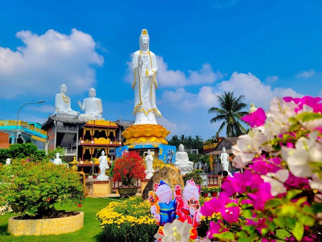 Tượng Mẹ Nam Hải Tiền Giang linh thiêng nơi miền Tây sông nước