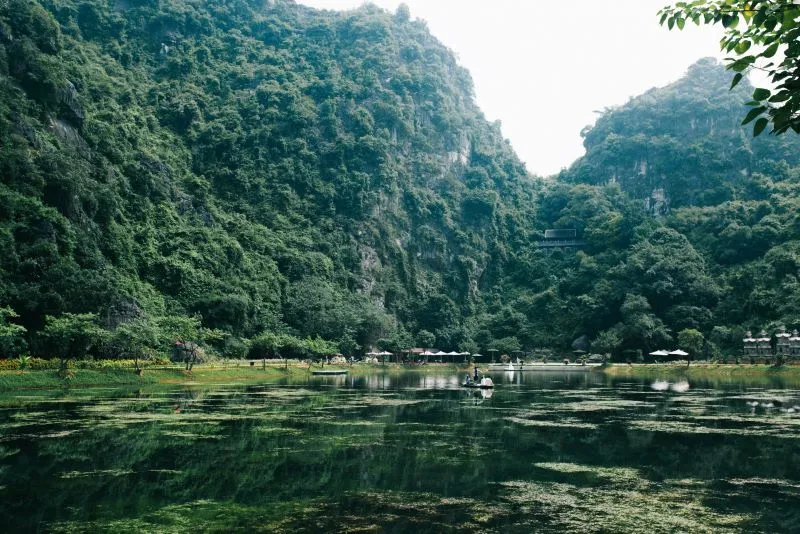 Tuyệt Tình Cốc Ninh Bình với vẻ đẹp tiên cảnh mang hơi thở lịch sử hào hùng