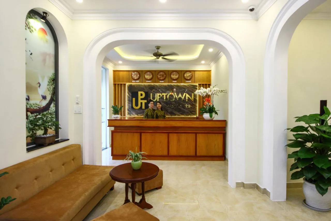 Uptown Hoi An Hotel – Sở hữu hồ bơi tuyệt đẹp trên sân thượng khiến bạn phải choáng ngợp