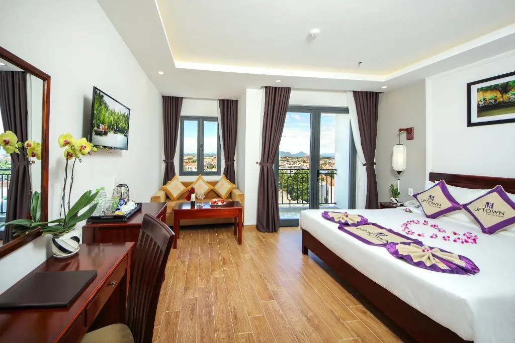 Uptown Hoi An Hotel – Sở hữu hồ bơi tuyệt đẹp trên sân thượng khiến bạn phải choáng ngợp