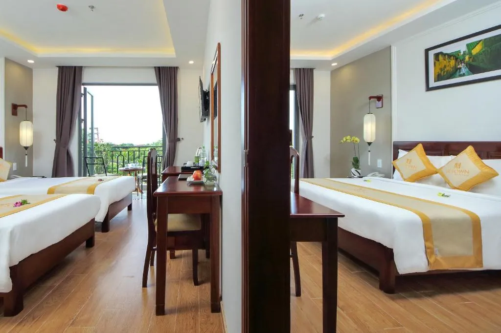 Uptown Hoi An Hotel – Sở hữu hồ bơi tuyệt đẹp trên sân thượng khiến bạn phải choáng ngợp