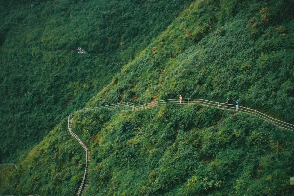 Vách đá thần Hà Giang – Từ A đến Z trải nghiệm trekking hiểm trở