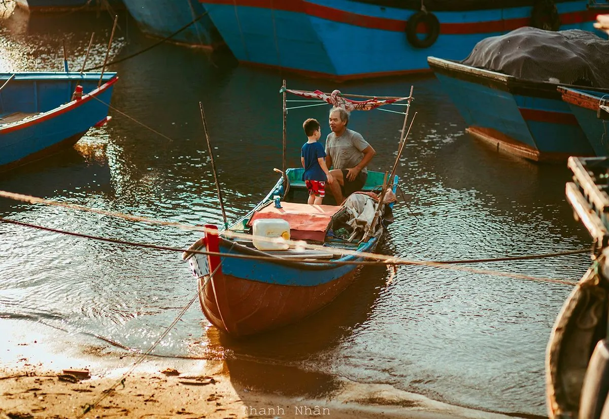 Vẻ đẹp của cuộc sống và con người tại những bến cảng Phú Yên