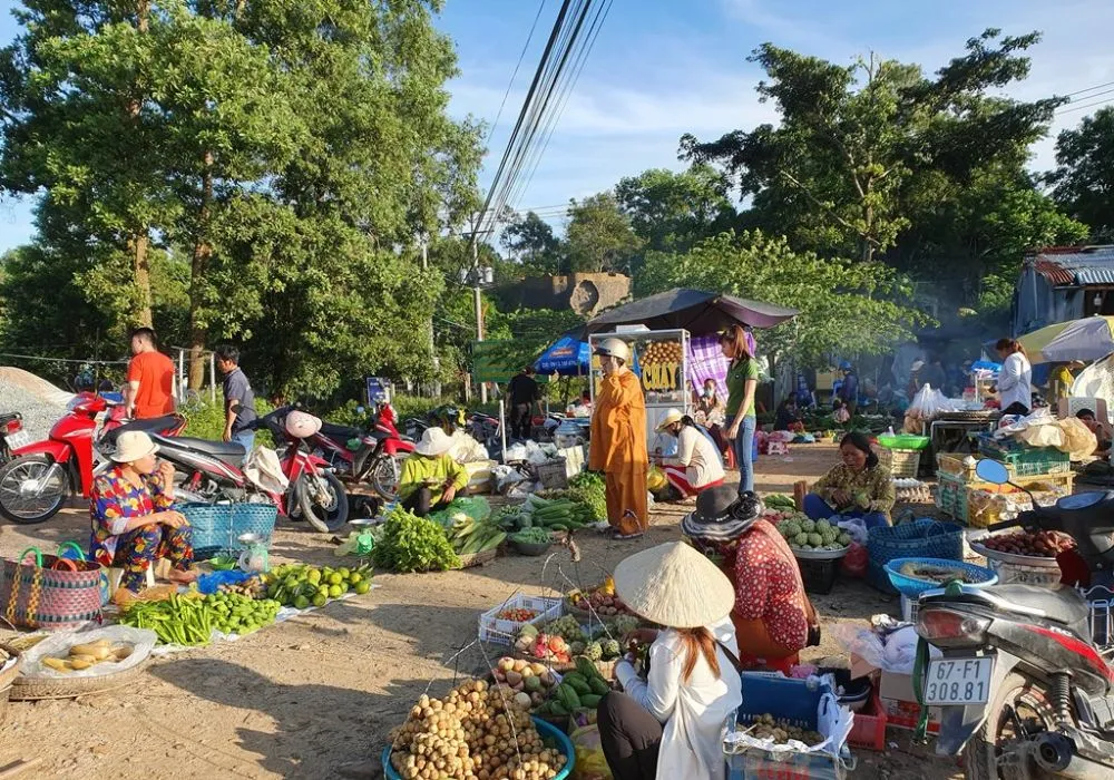 Về thăm Chợ Mây Núi Cấm cao nhất tại miền Tây sông nước