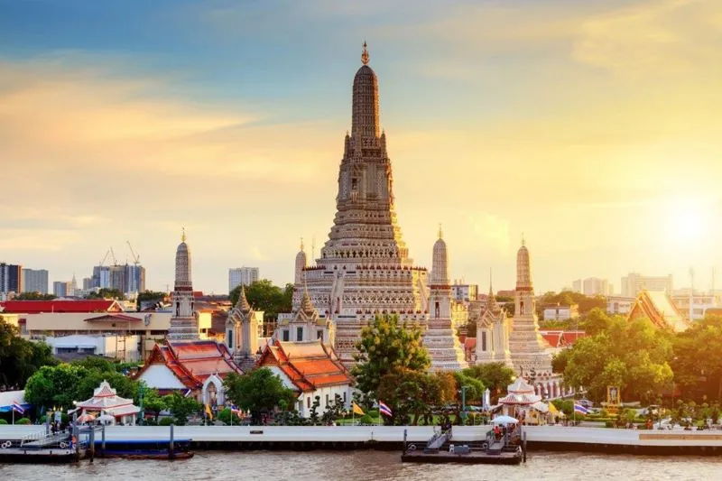 Về Wat Arun để hiểu hơn về trái tim văn hóa Thái Lan