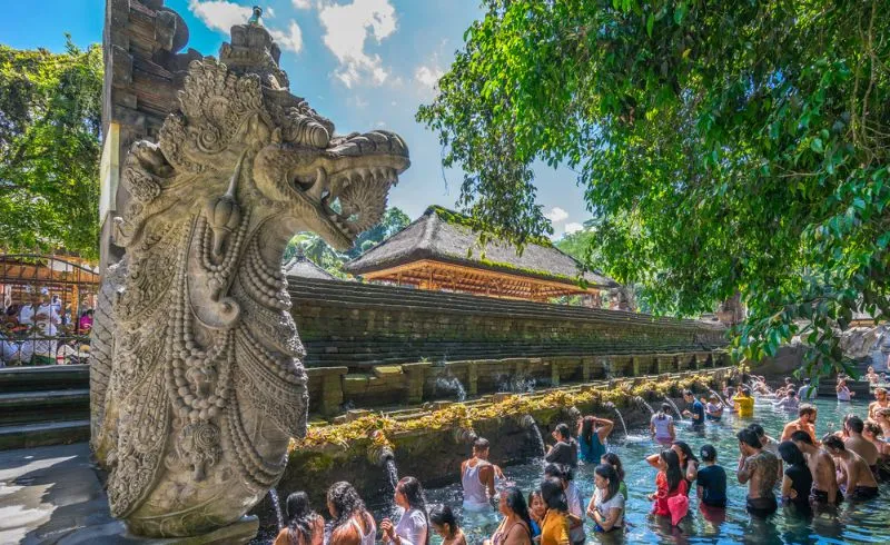 Viếng đền Tirta Empul với suối nước thánh linh thiêng nhất Bali