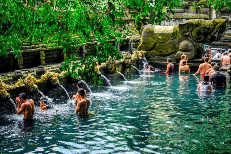 Viếng đền Tirta Empul với suối nước thánh linh thiêng nhất Bali