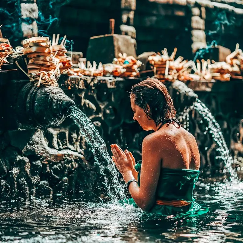 Viếng đền Tirta Empul với suối nước thánh linh thiêng nhất Bali