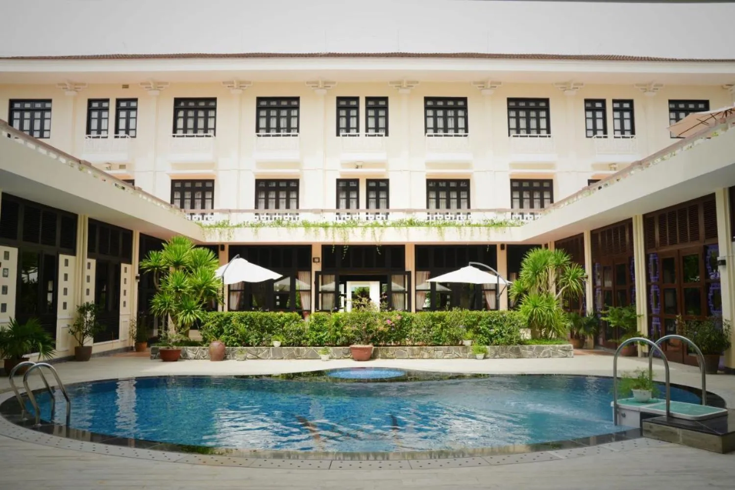 Villa Hue Hotel dáng vẻ sang trọng giữa lòng cố đô