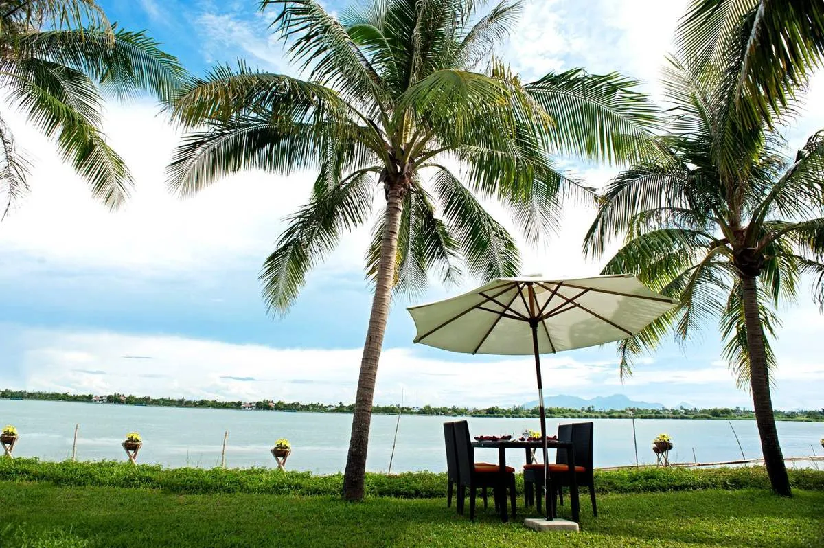 Vinh Hung Riverside Resort & Spa – Khách sạn 4 sao nằm bình yên bên bờ sông Thu Bồn