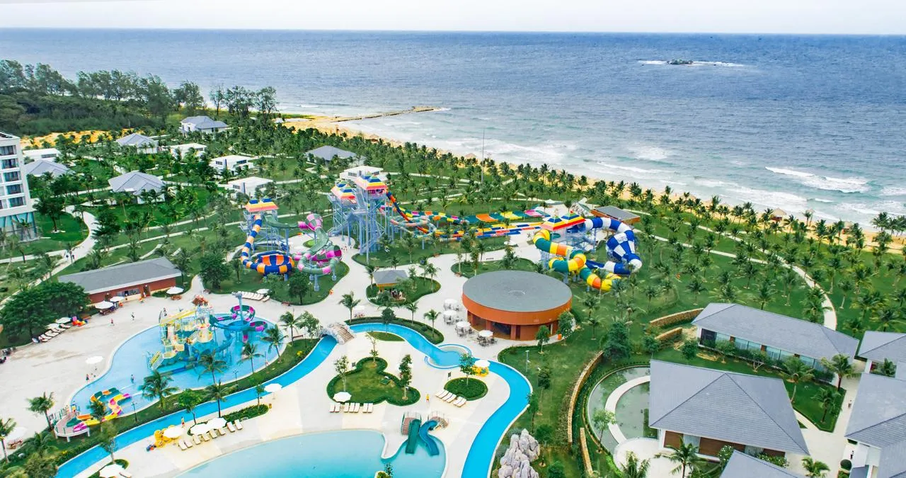 VinOasis Phú Quốc – Resort Phú Quốc 5 sao có công viên nước riêng biệt