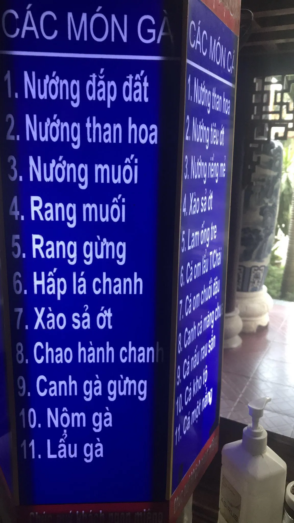 Vừa ăn vừa ngắm view sông, sao lại không với Nhà hàng Thuyền Chài