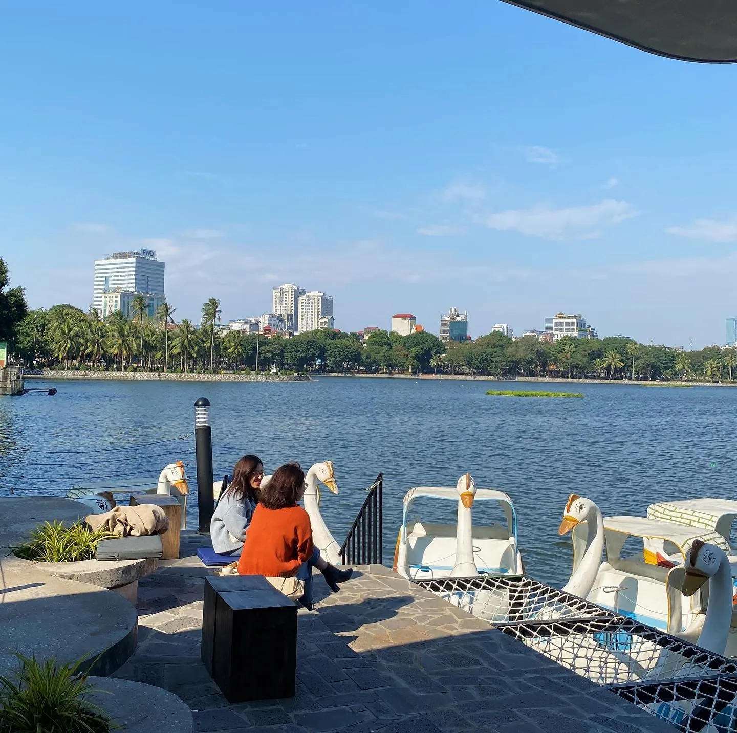 Vừa uống cà phê vừa đạp vịt ở The Sipping Bar Waterfront