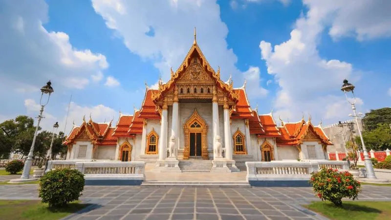 Wat Benchamabophit dát đá cẩm thạch Ý lộng lẫy tại Bangkok